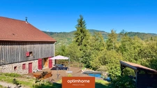 Ferme vosgienne en pierre de 209 m² – entièrement rénovée – 1,3 hectare – vue montagne – vendue meublée