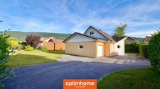 EN EXCLUSIVITÉ à SAULXURES-SUR-MOSELOTTE – Maison récente 117 m² environ au sol (90 m² Carrez) | 3 chambres | Vivable de plain-pied | Terrain plat de 846 m² | Garage | Centre-ville au calme
