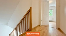 EN EXCLUSIVITÉ à SAULXURES-SUR-MOSELOTTE – Maison récente 117 m² environ au sol (90 m² Carrez) | 3 chambres | Vivable de plain-pied | Terrain plat de 846 m² | Garage | Centre-ville au calme