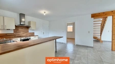 EN EXCLUSIVITÉ à SAULXURES-SUR-MOSELOTTE – Maison récente 117 m² environ au sol (90 m² Carrez) | 3 chambres | Vivable de plain-pied | Terrain plat de 846 m² | Garage | Centre-ville au calme