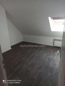Appartement lumineux au dernier étage – Créé en 2007 avec des volumes optimisés