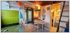 Chalet en bois dans un domaine avec piscine