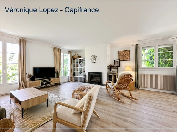 Pont du Casse, belle maison familiale de 159 m² offrant confort, luminosité et calme avec jardin et piscine