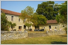 A vendre propriété 4 habitations 885 m² + dépendances, 27 ha