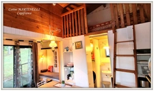 Chalet en bois dans un domaine avec piscine