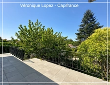Pont du Casse, belle maison familiale de 159 m² offrant confort, luminosité et calme avec jardin et piscine