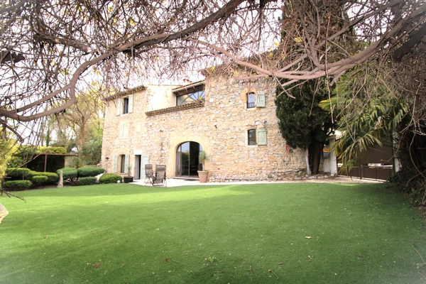 Mas Gardois à vendre 11 pièces  (30) 325 m2