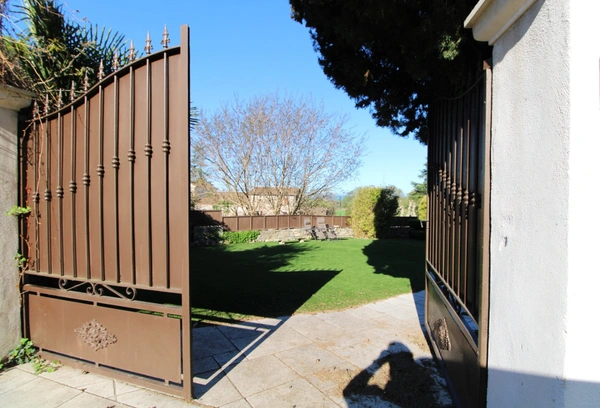 Mas Gardois à vendre 11 pièces  (30) 325 m2