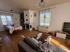 EXCLUSIVITÉ – Charmante maison individuelle de plain-pied avec piscine et 2 garages à Peyruis !