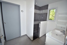 Maison contemporaine 4 pièces avec terrasse, garage et cave à 15 min de Digne-les-Bains