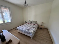 EXCLUSIVITÉ – Charmante maison individuelle de plain-pied avec piscine et 2 garages à Peyruis !