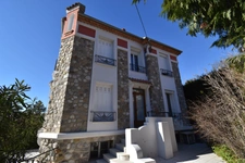 MAISON BOURGEOISE des année 1930  AVEC JARDIN/GARAGE proche CENTRE VILLE