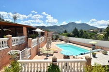  Propriété d’exception, 207 m², 10 pièces, terrain 1 200 m² paysager, piscine, terrasses, vue panoramique.