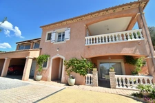  Propriété d’exception, 207 m², 10 pièces, terrain 1 200 m² paysager, piscine, terrasses, vue panoramique.