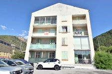 Digne-les-Bains, Appartement T2 avec cave, balcon, ascenseur et parking privatif