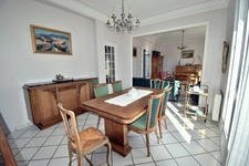MAISON BOURGEOISE des année 1930  AVEC JARDIN/GARAGE proche CENTRE VILLE