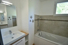 Maison contemporaine 4 pièces avec terrasse, garage et cave à 15 min de Digne-les-Bains