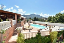  Propriété d’exception, 207 m², 10 pièces, terrain 1 200 m² paysager, piscine, terrasses, vue panoramique.