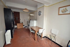 Centre-ville de  Digne les Bains, Appartement à rénover , possibilité de deux logements 