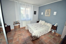 Grand TYPE 4 avec BALCON et CAVE -  DIGNE LES BAINS (04)