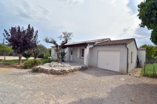 ☀️ EXCLUSIVITÉ – Charmante maison individuelle de plain-pied avec piscine et 2 garages à Peyruis ☀️