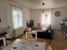 EXCLUSIVITÉ – Charmante maison individuelle de plain-pied avec piscine et 2 garages à Peyruis !