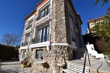 MAISON BOURGEOISE des année 1930  AVEC JARDIN/GARAGE proche CENTRE VILLE