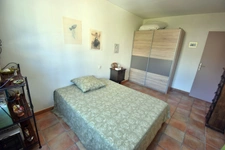Grand TYPE 4 avec BALCON et CAVE -  DIGNE LES BAINS (04)