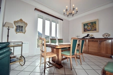 MAISON BOURGEOISE des année 1930  AVEC JARDIN/GARAGE proche CENTRE VILLE