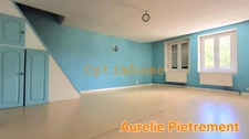 Maison à rénover de 181m², 4 chambres avec terrasse couverte et grand terrain.