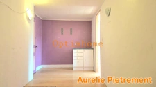 Maison à rénover de 181m², 4 chambres avec terrasse couverte et grand terrain.