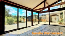 Maison à rénover de 181m², 4 chambres avec terrasse couverte et grand terrain.