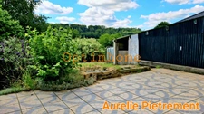 Maison à rénover de 181m², 4 chambres avec terrasse couverte et grand terrain.