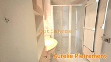 Maison à rénover de 181m², 4 chambres avec terrasse couverte et grand terrain.