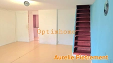 Maison à rénover de 181m², 4 chambres avec terrasse couverte et grand terrain.
