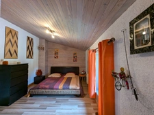 Baisse de prix Maison à Evres de 130m2 avec un Gite 150m2 séparé et des  espaces granges, asinerie . Exclusivité.  