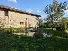 Baisse de prix Maison à Evres de 130m2 avec un Gite 150m2 séparé et des  espaces granges, asinerie . Exclusivité.  