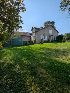 Baisse de prix Maison à Evres de 130m2 avec un Gite 150m2 séparé et des  espaces granges, asinerie . Exclusivité.  