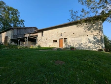 Baisse de prix Maison à Evres de 130m2 avec un Gite 150m2 séparé et des  espaces granges, asinerie . Exclusivité.  