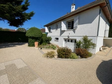 MAISON INDIVIDUELLE – 3 CHAMBRES – SOUS-SOL COMPLET – JARDIN ARBORÉ