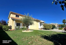 Montech, 141 m², trois chambres dont deux suites parentales, climatisation, poêle à bois,véranda, garage, jardin clos et arboré,, au calme, proche de toutes commodités.