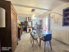 Maison familiale 136 m², quatre chambres, avec piscine sur plus de 2500 m² de terrain arboré et clôturé.