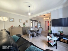 Maison entièrement rénovée, cinq pièces, quatre chambres, jardin, terrasse, garage, cour, proximité toute commodité à pied.