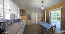 Montech, 141 m², trois chambres dont deux suites parentales, climatisation, poêle à bois,véranda, garage, jardin clos et arboré,, au calme, proche de toutes commodités.