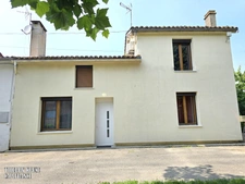 Maison entièrement rénovée, cinq pièces, quatre chambres, jardin, terrasse, garage, cour, proximité toute commodité à pied.