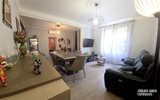 Maison entièrement rénovée, cinq pièces, quatre chambres, jardin, terrasse, garage, cour, proximité toute commodité à pied.