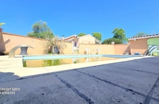 Maison familiale 136 m², quatre chambres, avec piscine sur plus de 2500 m² de terrain arboré et clôturé.
