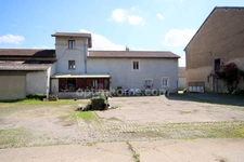 Corps de ferme sur son domaine agricole à CHEVILLON