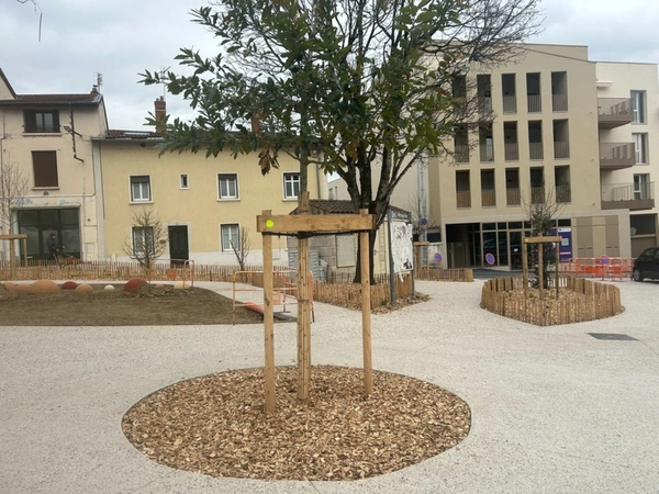 Local/bureau à louer CREPIEUX LA PAPE (69) surface 74 m2 