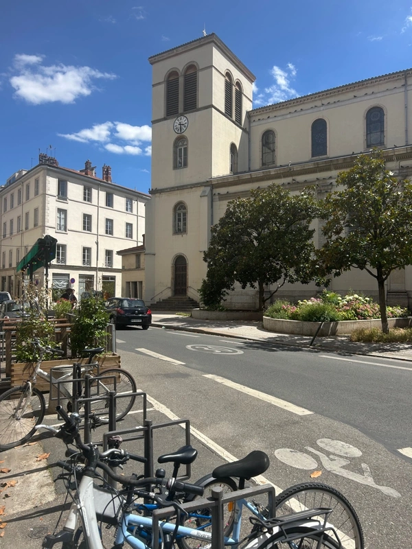 À VENDRE –  Exclusivité - MURS COMMERCIAUX –  Lyon 7ème 49 M2